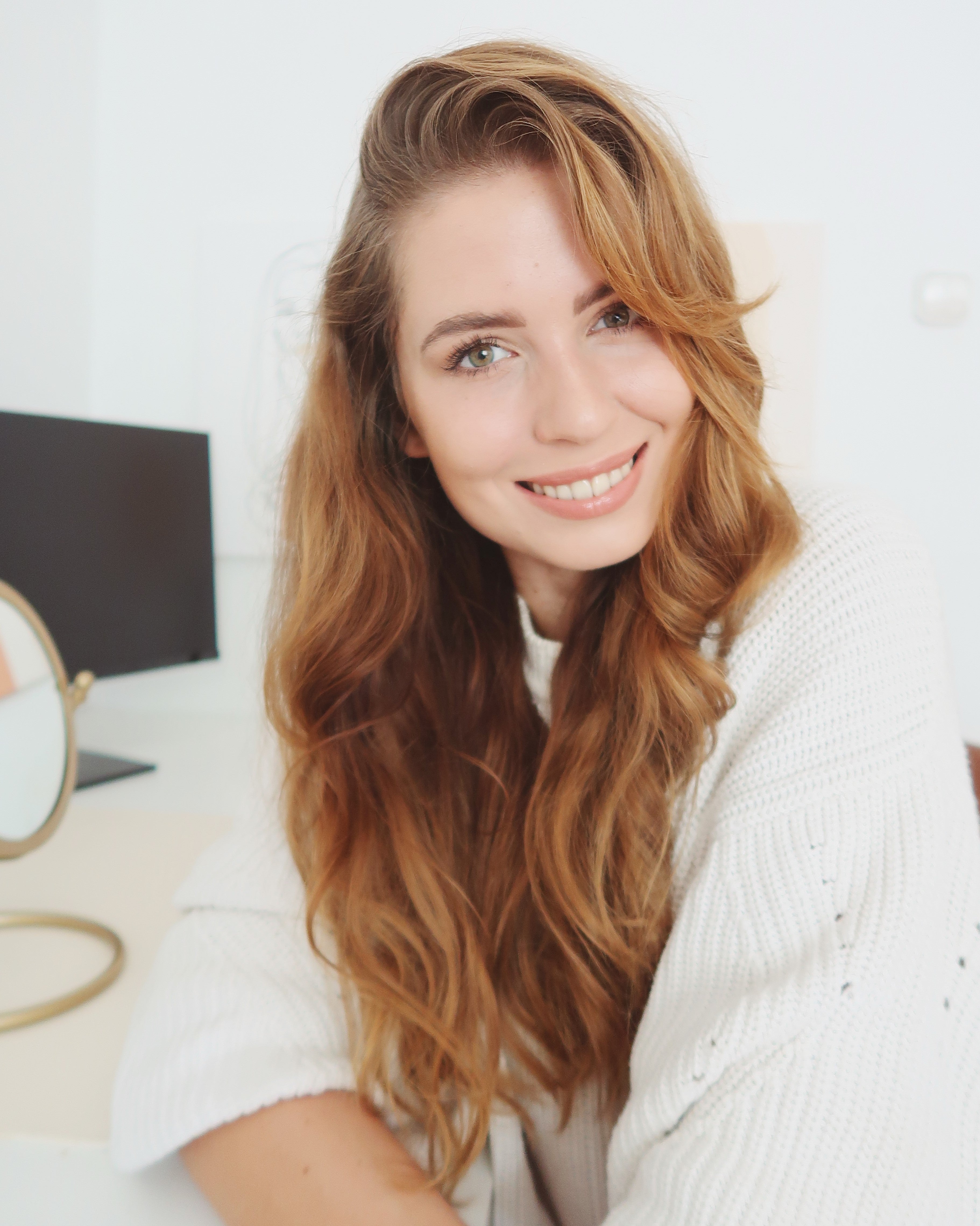 HeyJulie, vállalkozó/vlogger