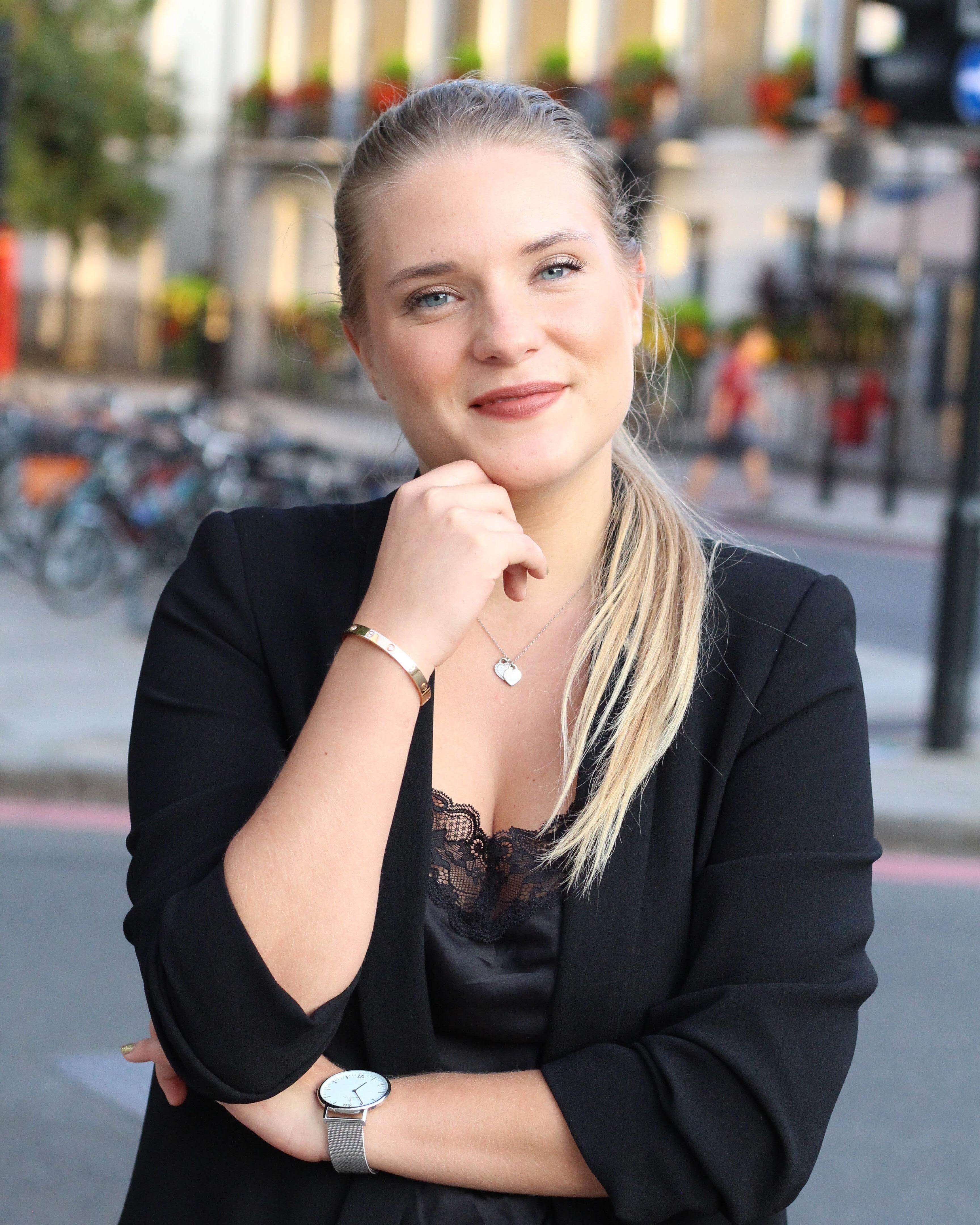 Reichel Gréta, sminkes