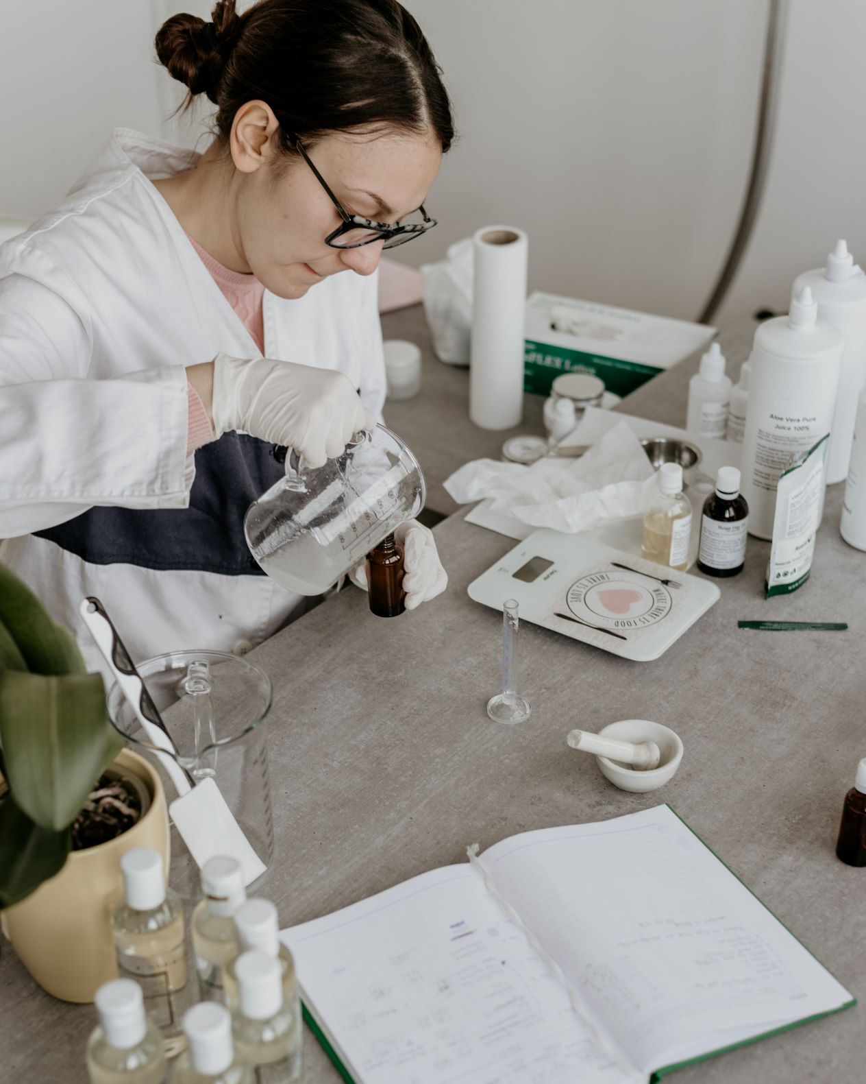 „Bőrápolás tudatosan – hatóanyagok érthetően”